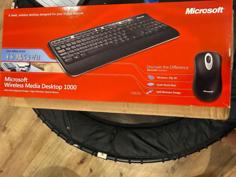 Microsoft Wireless Media Desktop 1000 Keyboard & Mouse Set